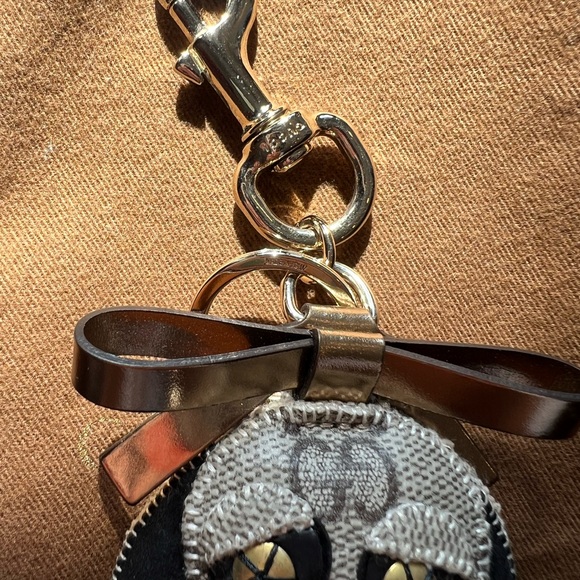 Gucci Dog Key Charm - Picture 4 of 6